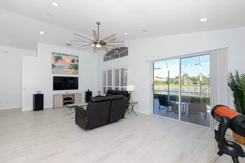Living - 1039 SE Westminster Pl, Stuart, FL 34997 photo 3 of 6