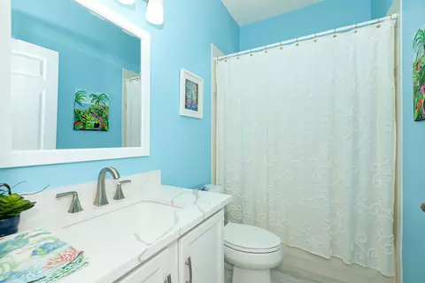 Bath - 1039 SE Westminster Pl, Stuart, FL 34997 photo 4 of 5