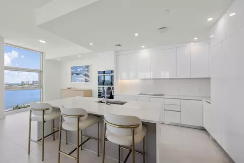 220 Lake Shore Dr #1001, Lake Park, FL 33403