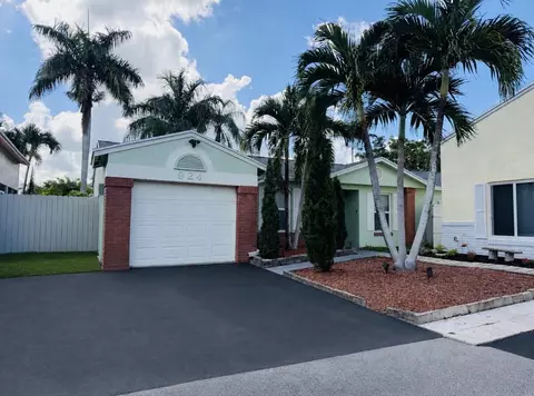 924 Cumberland Ter, Davie, FL 33325