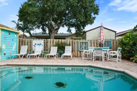 Exterior - 2330 SE Madison St, Stuart, FL 34997 photo 12 of 16