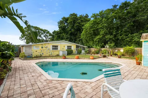 Exterior - 2330 SE Madison St, Stuart, FL 34997 photo 13 of 16