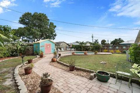 Exterior - 2330 SE Madison St, Stuart, FL 34997 photo 9 of 16