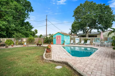 Exterior - 2330 SE Madison St, Stuart, FL 34997 photo 11 of 16