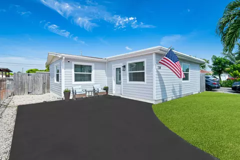 238 SW 10th Ave, Delray Beach, FL 33444
