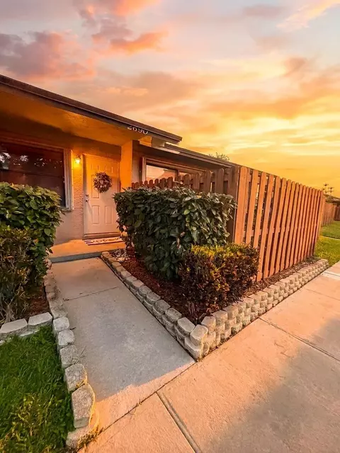 2690 N Nob Hill Rd, Sunrise, FL 33322
