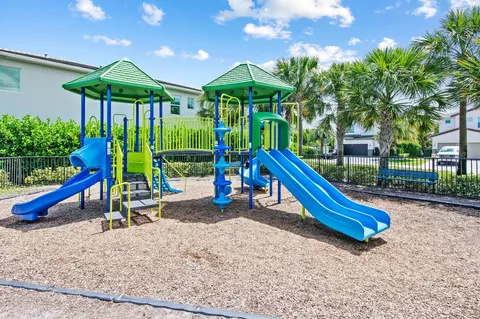 View/Area - 1131 Verde Ct, Lighthouse Point, FL 33064 photo 2 of 3