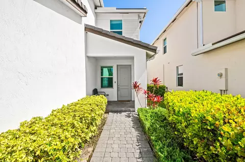 Entry Way - 1131 Verde Ct, Lighthouse Point, FL 33064 photo 1 of 2