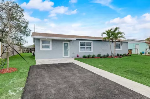 520 SW 13th Pl, Deerfield Beach, FL 33441