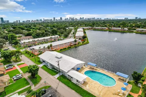 815 SW 10th Ter #17V, Hallandale Beach, FL 33009
