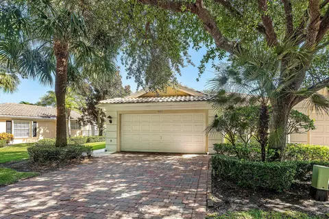 693 Hudson Bay Dr, Palm Beach Gardens, FL 33410