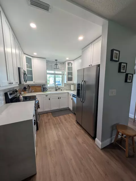 2671 Emory Dr E #B, West Palm Beach, FL 33415
