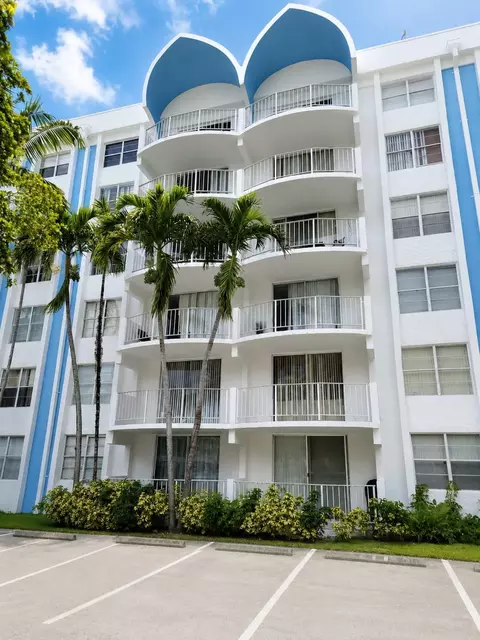484 NW 165th St #A-609, Miami, FL 33169