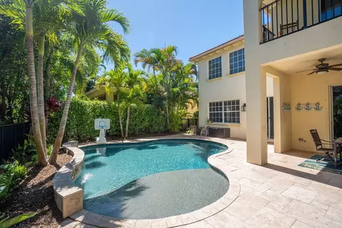 1044 Vintner Blvd, Palm Beach Gardens, FL 33410