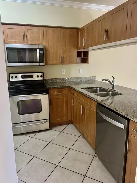 6426 Emerald Dunes Dr #206, West Palm Beach, FL 33411
