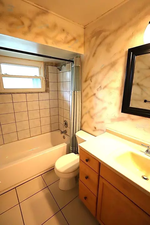 Bath - 5572 SE Cable Dr, Stuart, FL 34997 photo 2 of 2