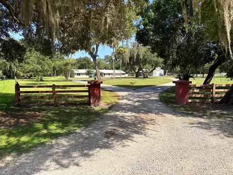 Exterior - 2160 SW 28th Ave, Okeechobee, FL 34974 photo 5 of 14