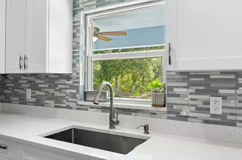 Kitchen - 2600 NE 103rd Ave, Okeechobee, FL 34974 photo 3 of 4