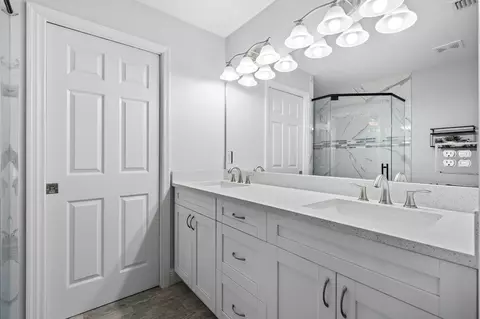 Bath - 2600 NE 103rd Ave, Okeechobee, FL 34974 photo 1 of 3