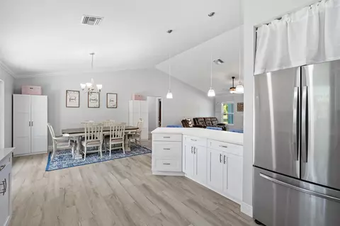 Kitchen - 2600 NE 103rd Ave, Okeechobee, FL 34974 photo 1 of 4