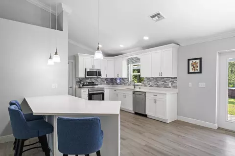 Kitchen - 2600 NE 103rd Ave, Okeechobee, FL 34974 photo 2 of 4