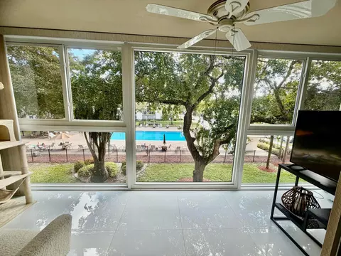 2004 Granada Dr #M3, Coconut Creek, FL 33066