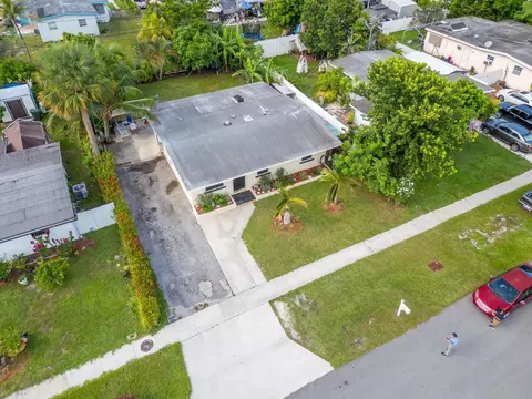 172 Jamaica Dr, Palm Springs, FL 33461