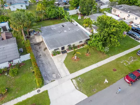 172 Jamaica Dr, Palm Springs, FL 33461