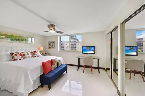 Bedroom - 311 SE 3rd St SE #207, Dania Beach, FL 33004 photo 4 of 7