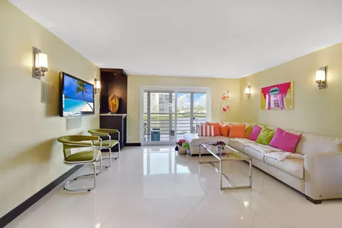 Living - 311 SE 3rd St SE #207, Dania Beach, FL 33004 photo 2 of 4
