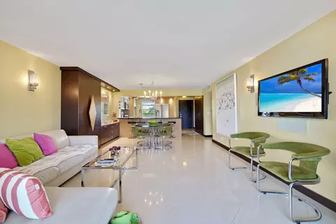 Living - 311 SE 3rd St SE #207, Dania Beach, FL 33004 photo 3 of 4