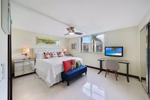 Bedroom - 311 SE 3rd St SE #207, Dania Beach, FL 33004 photo 5 of 7
