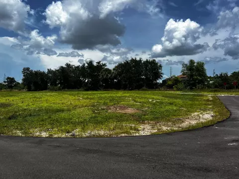 1011 NE 23rd St, Cape Coral, FL 33909