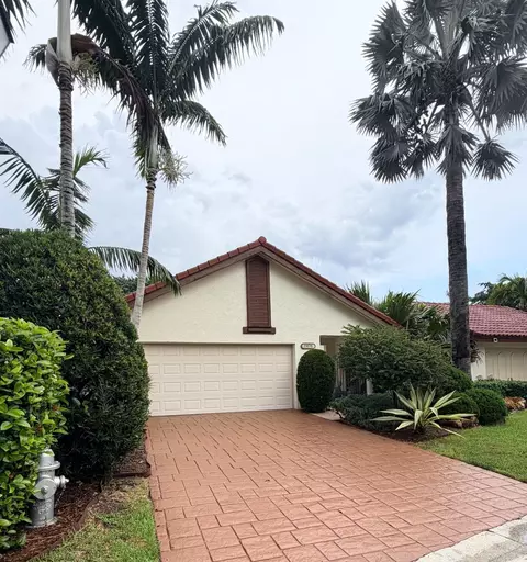 21676 Club Villa Ter, Boca Raton, FL 33433