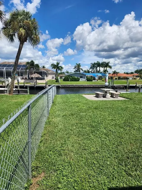 5325 Cocoa Ct, Cape Coral, FL 33904
