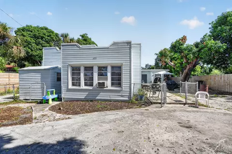 633 Franklin Rd, West Palm Beach, FL 33405