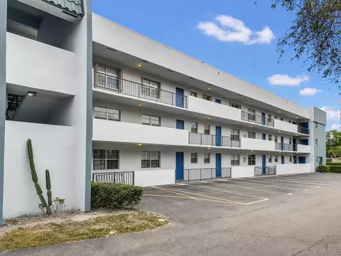 1630 Embassy Dr #309, West Palm Beach, FL 33401
