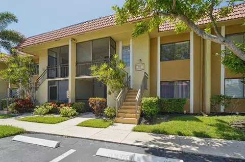 327 Lakeview Dr #203, Weston, FL 33326