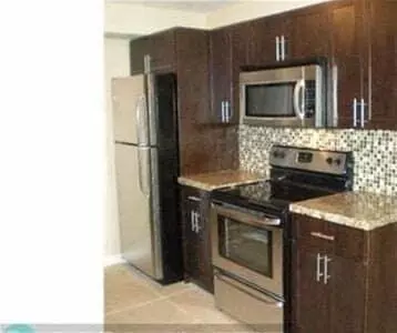 2705 NW 73rd Ave, Sunrise, FL 33313