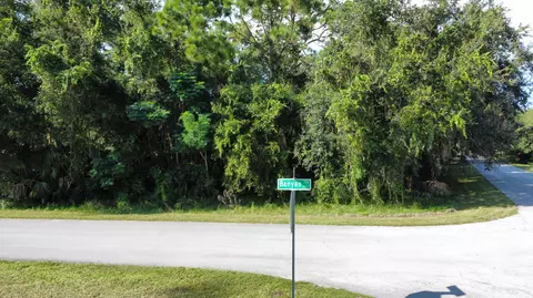 7102 Banyan St, Fort Pierce, FL 34951