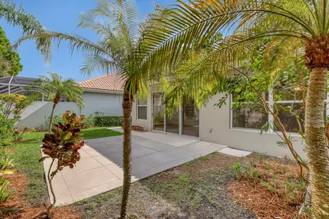 Exterior - 204 S Hampton Dr, Jupiter, FL 33458 photo 7 of 8