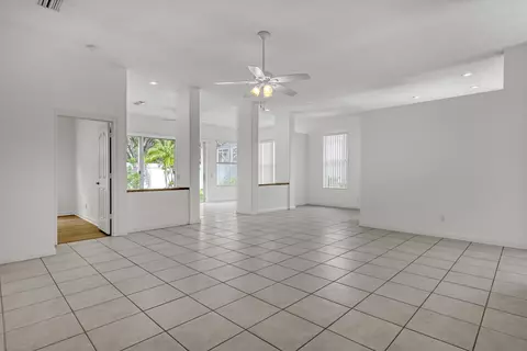 Living - 204 S Hampton Dr, Jupiter, FL 33458 photo 4 of 9