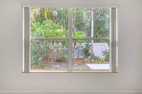 Living - 204 S Hampton Dr, Jupiter, FL 33458 photo 9 of 9
