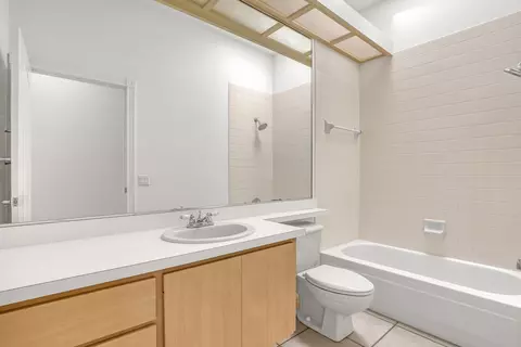 Bath - 204 S Hampton Dr, Jupiter, FL 33458 photo 3 of 3