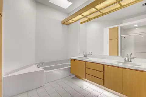Bath - 204 S Hampton Dr, Jupiter, FL 33458 photo 1 of 3