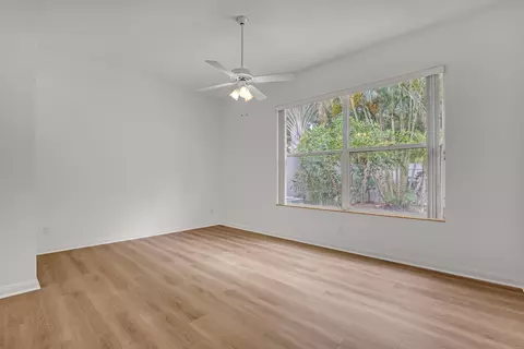 Living - 204 S Hampton Dr, Jupiter, FL 33458 photo 8 of 9