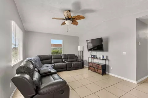 1175 12th Ct SW, Vero Beach, FL 32962