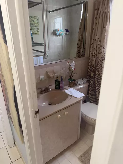 Bath - 4349 W 10th Ave, Hialeah, FL 33012 photo 2 of 3