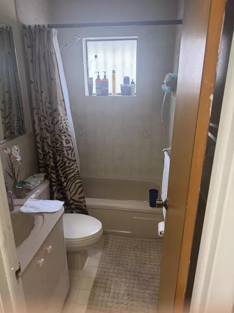 Bath - 4349 W 10th Ave, Hialeah, FL 33012 photo 1 of 3