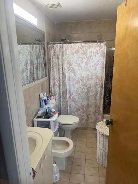Bath - 4349 W 10th Ave, Hialeah, FL 33012 photo 3 of 3